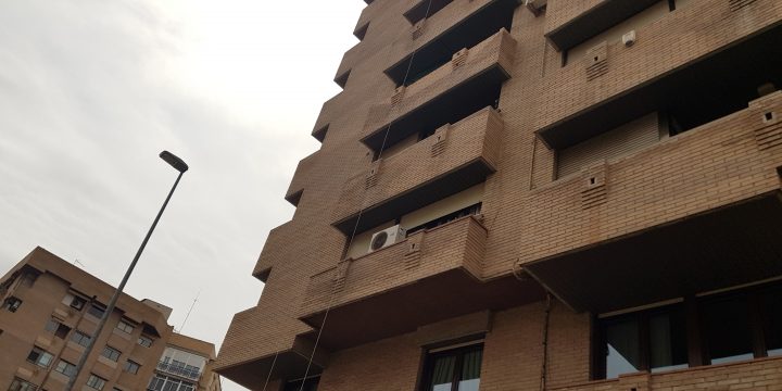 Reparación de jardineras en balcones de edificio en Avda. Juan Carlos I de Murcia