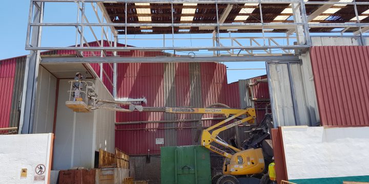 Limpieza e imprimación de estructura metálica y sustitución de cubierta en nave existente en Molina de Segura (Murcia)