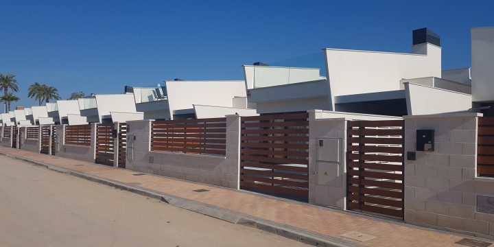12 viviendas unifamiliares con piscina en Los Alcázares (Murcia)