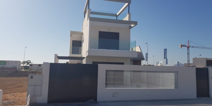 Vivienda unifamiliar y piscina en Roda Golf & Beach Resort, San Javier (Murcia)